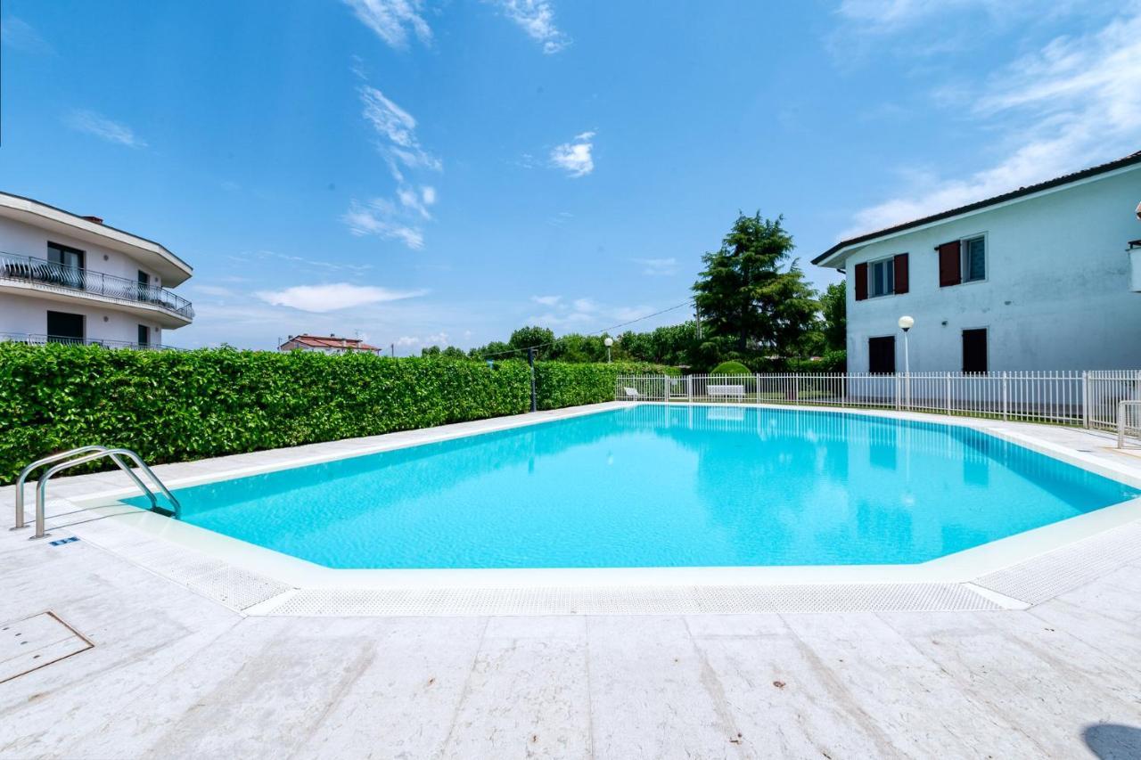 Wolf House - Peschiera Holiday - Jacuzzi Privata Peschiera del Garda Eksteriør bilde